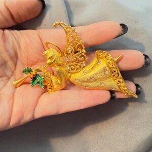 Angel Brooch JJ Gold Tone Rhinestone Filigree Wing Figural Pin 3.75”
